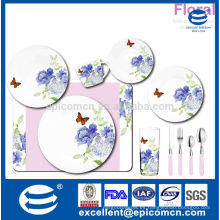 Diseño elegante de la flor y de la mariposa del bule 20pcs / 30pcs porcelian dinnerware set